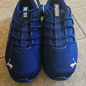 Women's 9.5 pumas